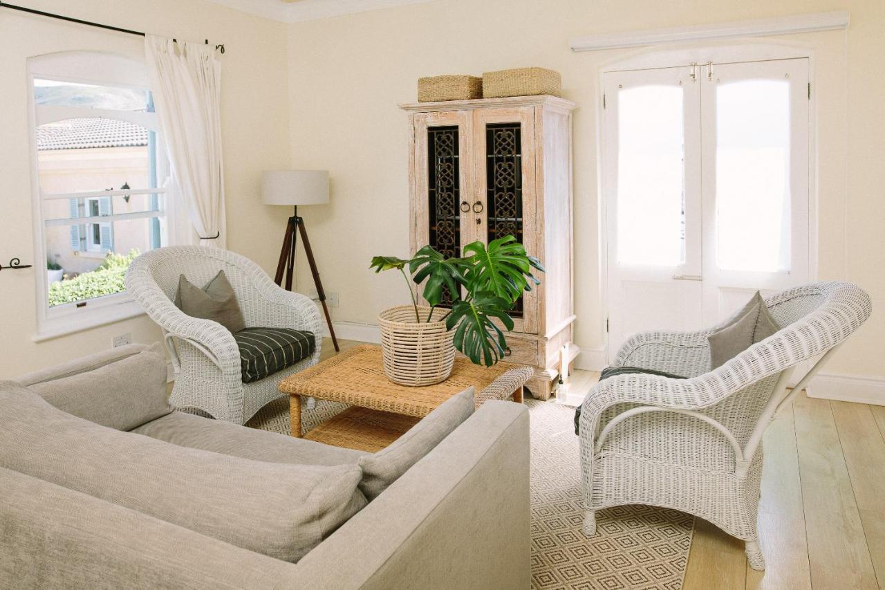 Auberge Burgundy Boutique Hotel & Spa Hermanus Bagian luar foto