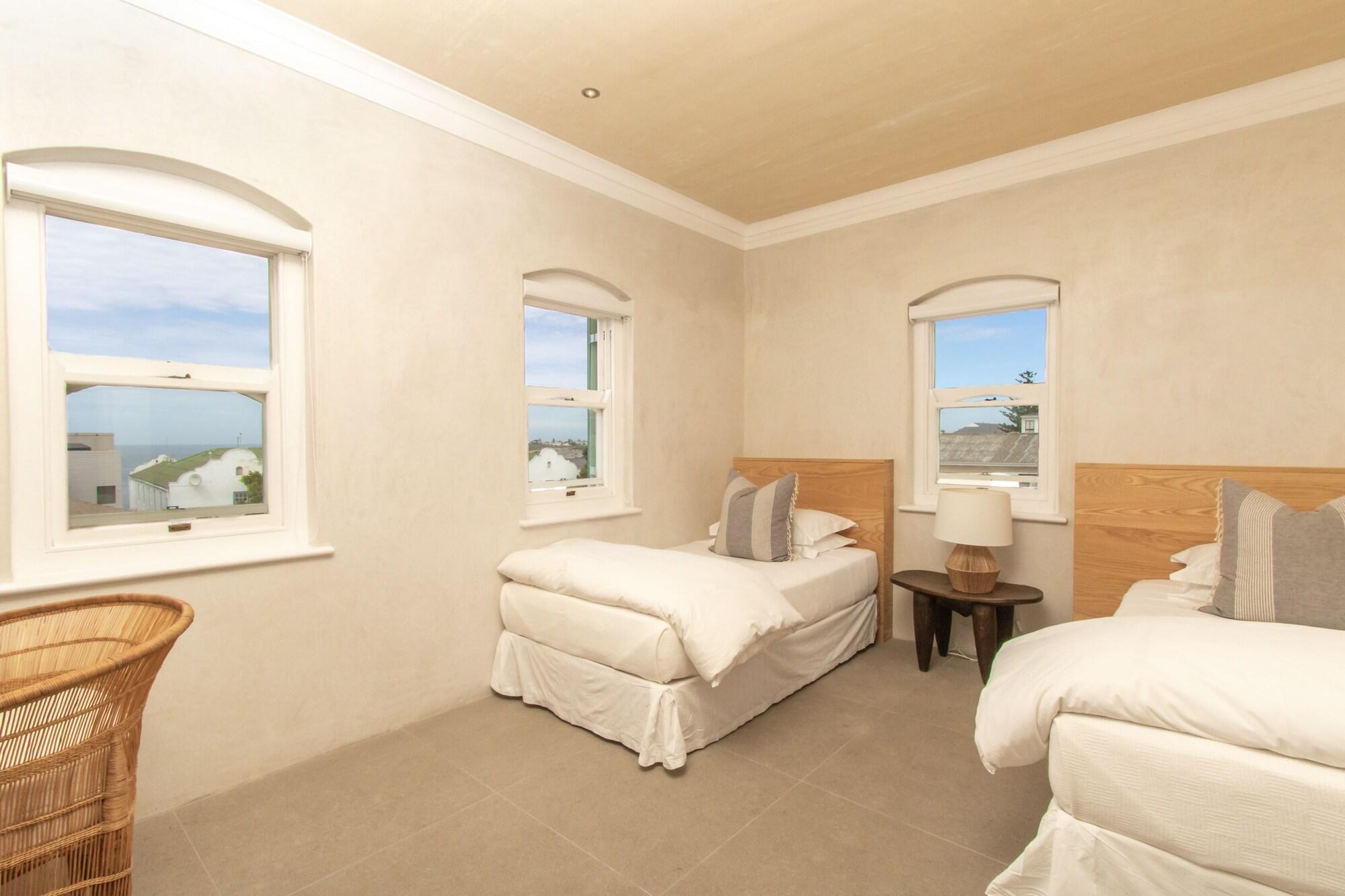 Auberge Burgundy Boutique Hotel & Spa Hermanus Bagian luar foto