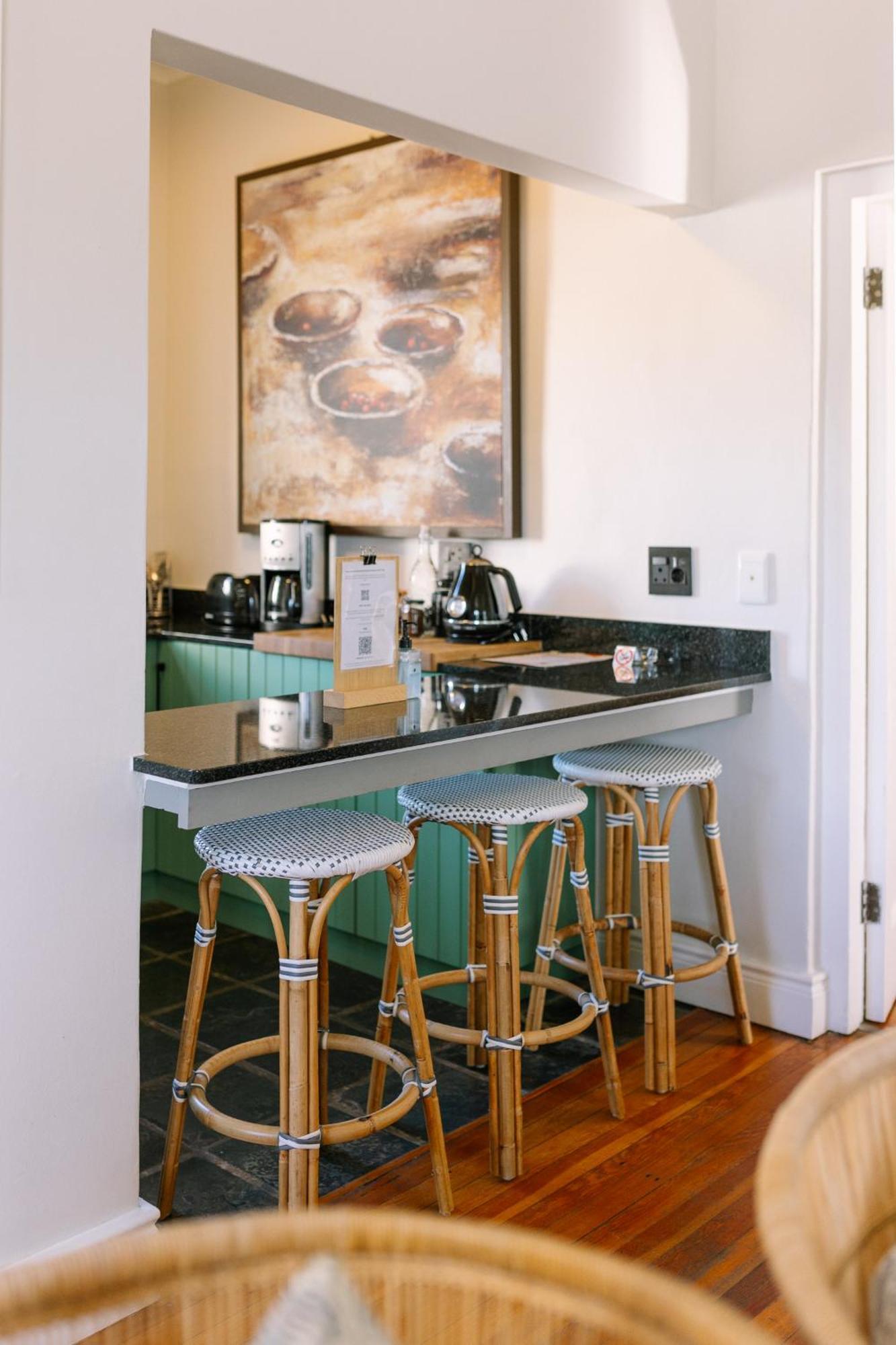 Auberge Burgundy Boutique Hotel & Spa Hermanus Bagian luar foto