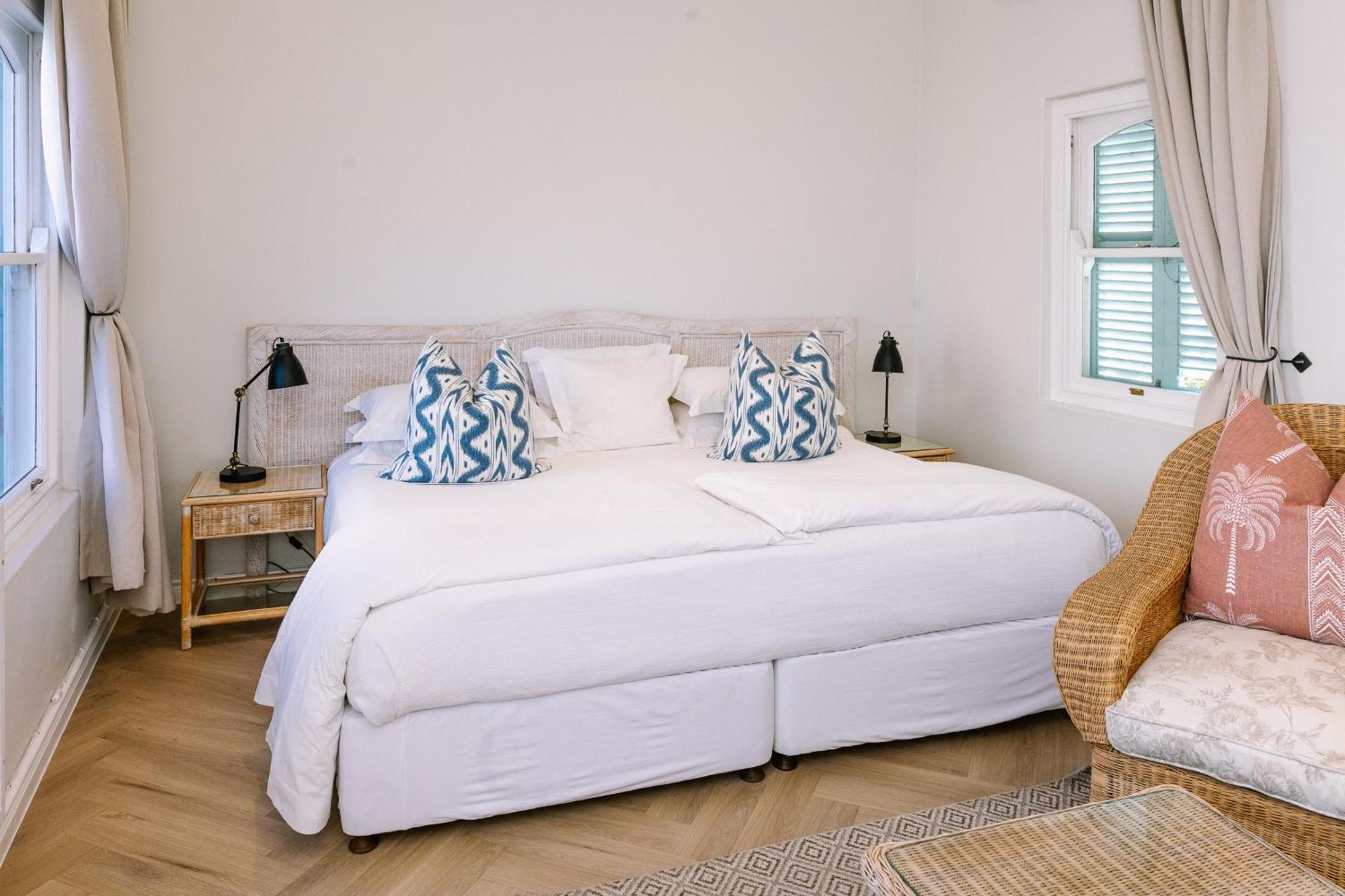Auberge Burgundy Boutique Hotel & Spa Hermanus Bagian luar foto