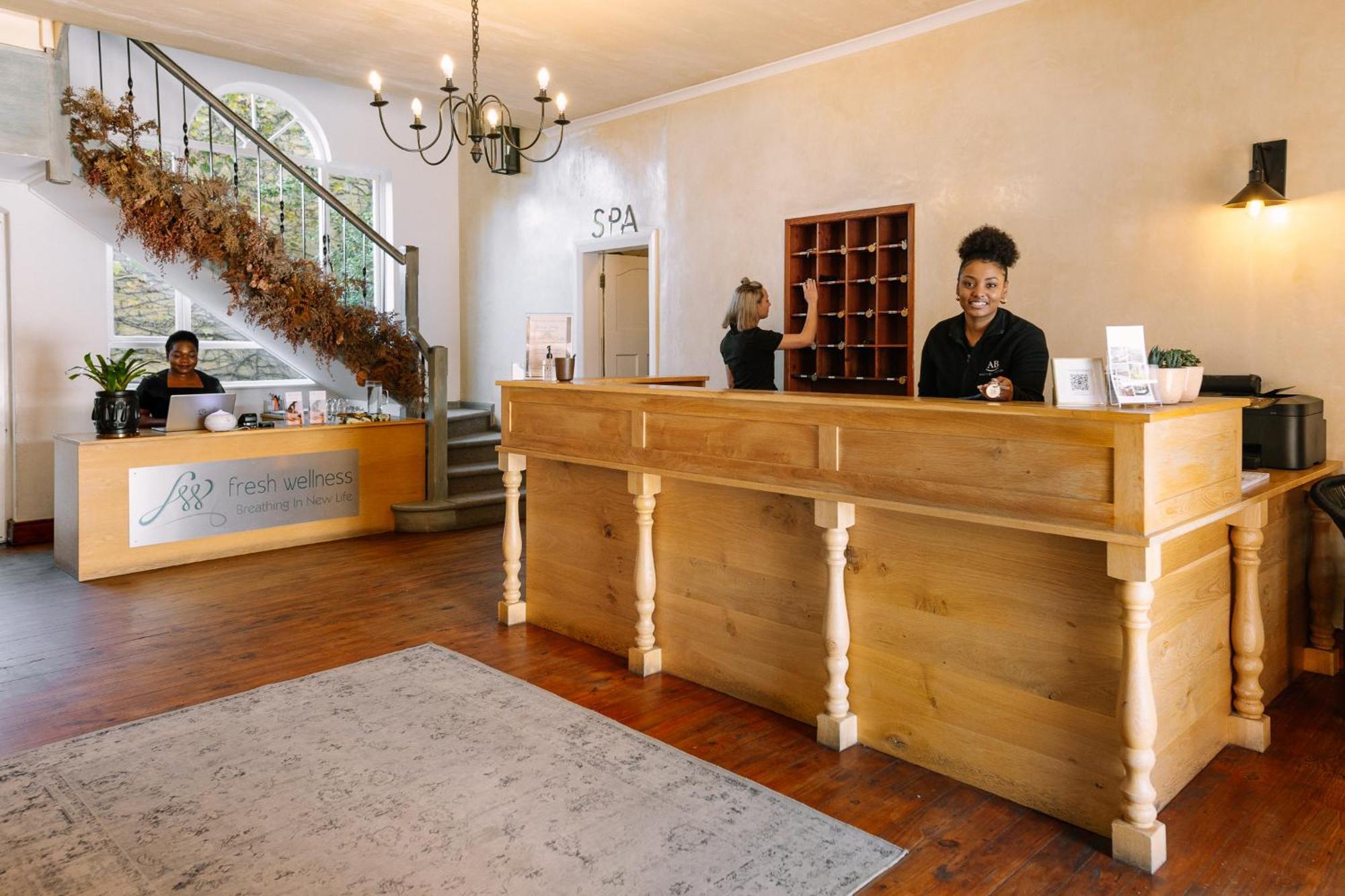 Auberge Burgundy Boutique Hotel & Spa Hermanus Bagian luar foto