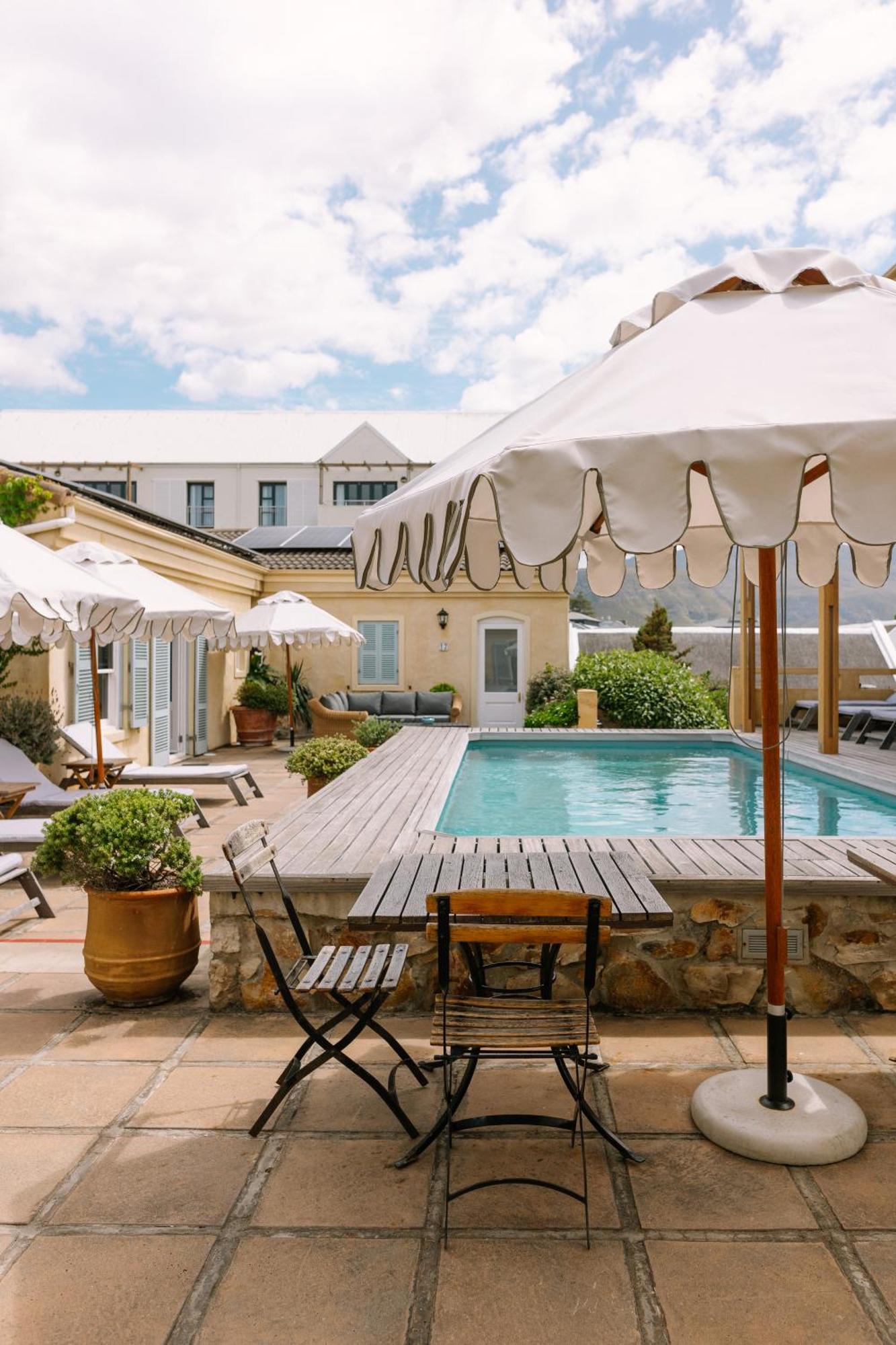 Auberge Burgundy Boutique Hotel & Spa Hermanus Bagian luar foto