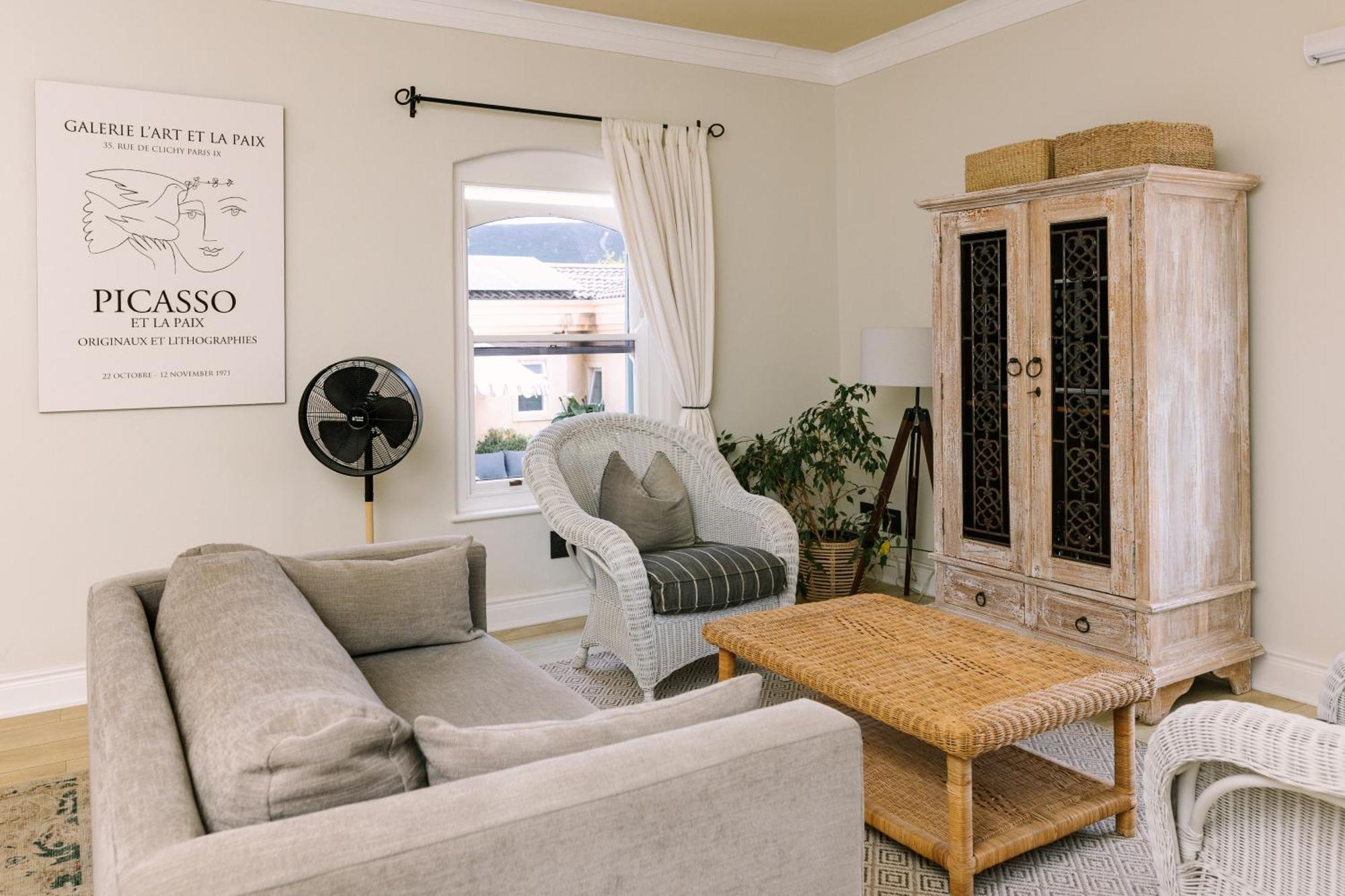 Auberge Burgundy Boutique Hotel & Spa Hermanus Bagian luar foto