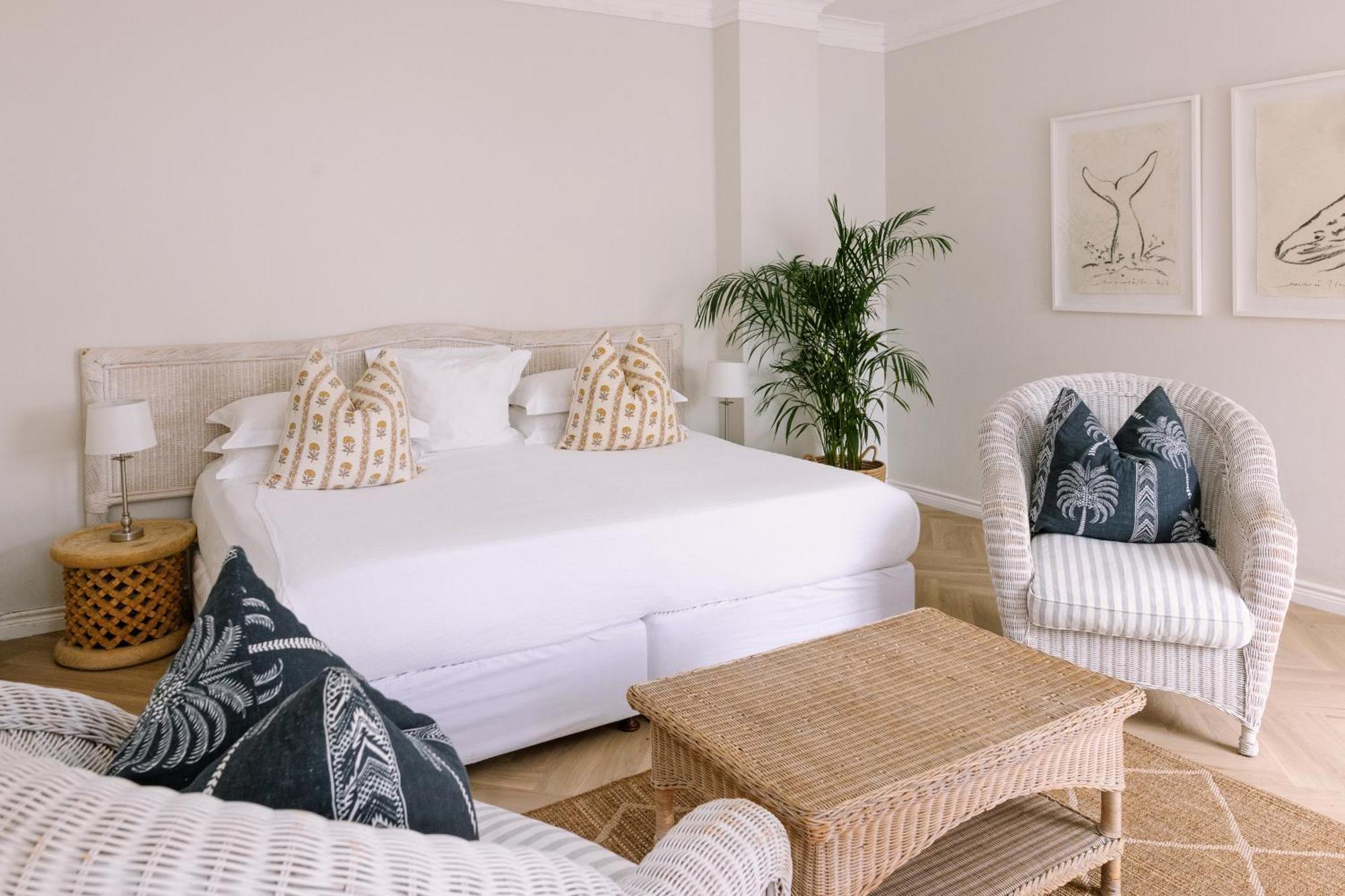 Auberge Burgundy Boutique Hotel & Spa Hermanus Bagian luar foto