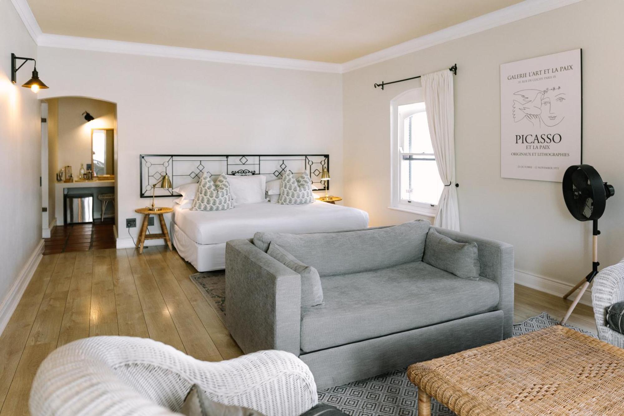 Auberge Burgundy Boutique Hotel & Spa Hermanus Bagian luar foto